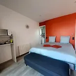 Avec Salle De Bain Privative Et Borne De Recharge Electrique T2