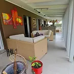 Guest house Avec Salle De Bain Privative Et Borne De Recharge Electrique T2 3*