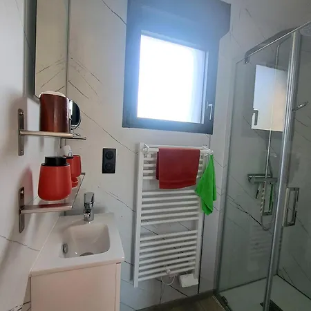 Avec Salle De Bain Privative Et Borne De Recharge électrique T2 Affittacamere